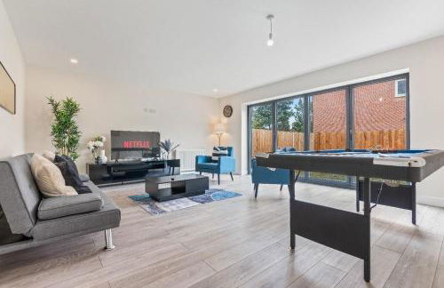 Modern 4-Bed, Parking, Pool Table, Sleeps 11 - Foto 14