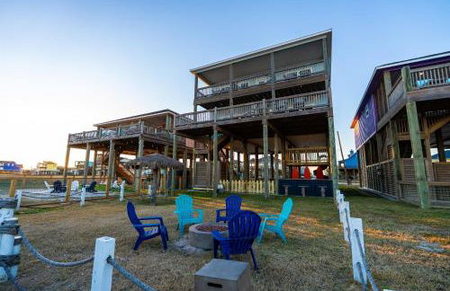 Noisywaves - Beachfront Paradise with Hot Tub, Yard, and Game Room - Foto 50