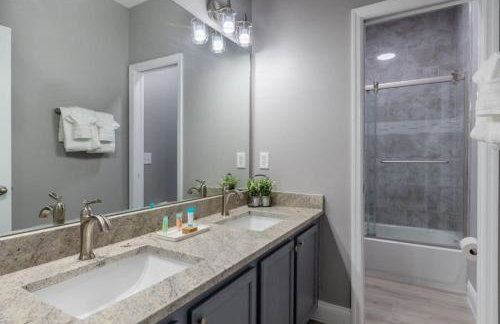 Family-Friendly 5BR Getaway Game Room Fun - Foto 18