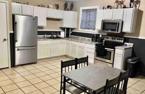 Riverfront Studio Cabin with Amazing View and Huge Yard - Foto 3