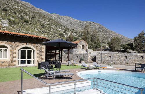 Villa Pasiphae - With Private Heated Pool - Photo 16