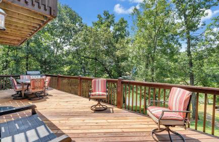 Lakefront 3BR with Dock, Fire Pit, Lawn Games, and Game Room - Foto 11
