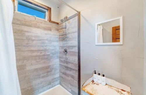 Luxury Airstream Campsite Nestled Beneath Oak Trees Outside of Austin, Texas - Foto 30