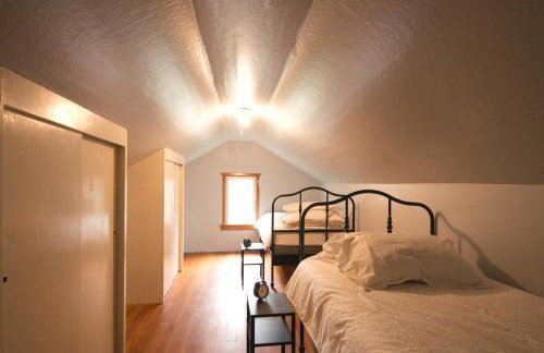 Spacious 5BR 2BA Home - Fenced Yard, BBQ, Fire Pit - Foto 7