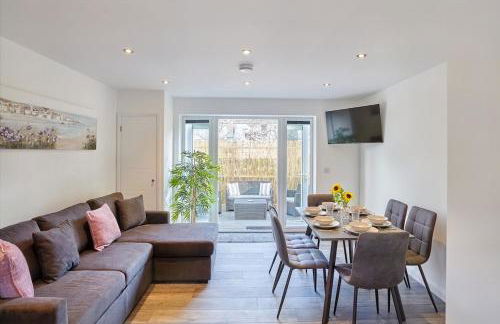 2022 Modern Home In Central Hayle With Parking & EV plug - Foto 11