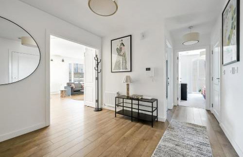 Canary Haven Elegant 3-Bedroom Apartment - Foto 9