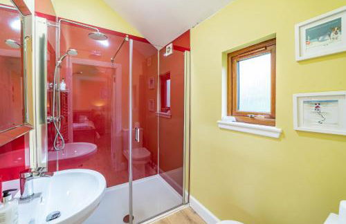 Pine Marten Lodge with Hot Tub - Foto 11