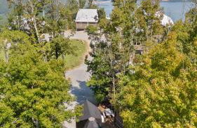 TeePee at Paradise Point with a hot tub fire pit & grill - Foto 32