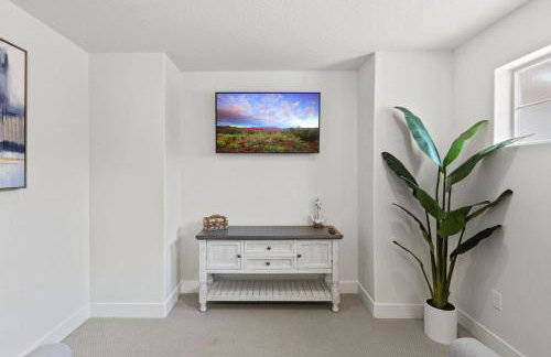 Adventure Base Camp Pet Friendly with Resort Living Pool, Arcade, Pickle-ball - Foto 18