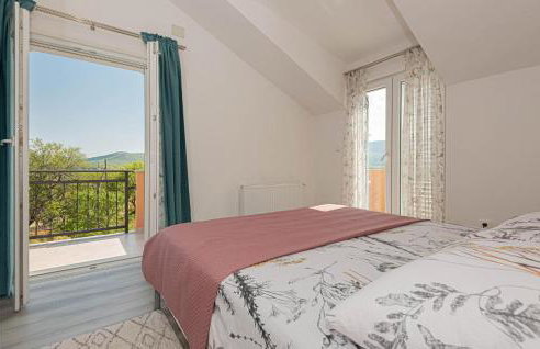 Awesome Home In Ruzic With Jacuzzi - Foto 8