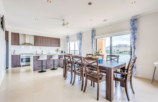 StayAU 5BR Lakefront Escape Point Cook - Foto 76