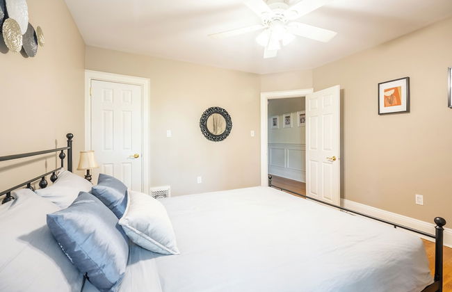 Cozy Houses in Downtown Toronto by GLOBALSTAY - Photo 6