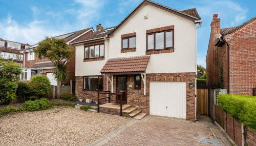 Spacious Seaside Home in Peaceful Coastal Setting - 5 Minutes Walk to the Beach - Foto 1