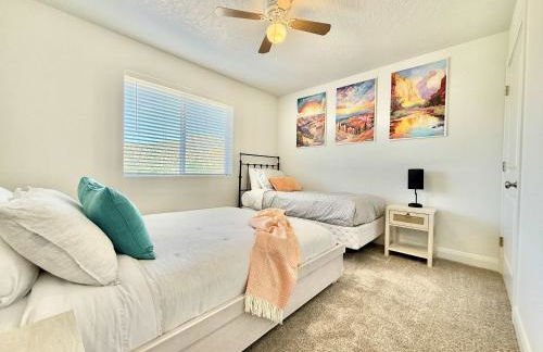 Updated townhouse just minutes from Zion with hot tub - Foto 17