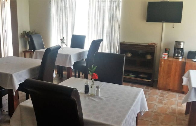 "room in B&B - Room for 6 - Amarachi Guesthouse in Swakopmund Namibia Near Beach and Malls!" - Photo 14