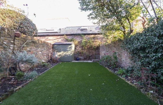 Fulham 4-bed House & Garden Near Tube - Photo 20