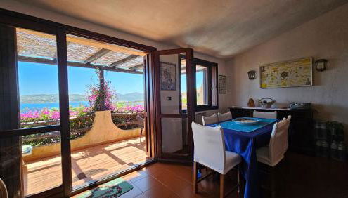 LA TERRAZZA SUL MARE - panoramic cottage overlooking sea and Caprera island in a quiet residential area - 150 mt from the sea - Photo 2