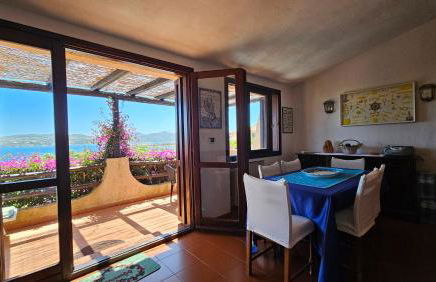 LA TERRAZZA SUL MARE - panoramic cottage overlooking sea and Caprera island in a quiet residential area - 150 mt from the sea - Photo 2