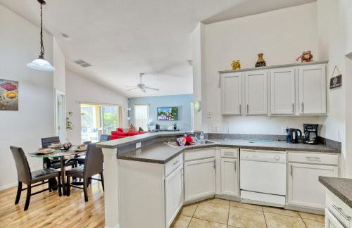 Sunny lake view villa with pool spa - close to attractions - Foto 50