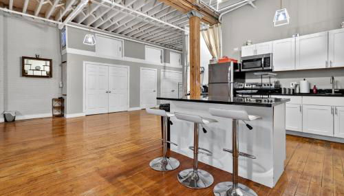 Huge 'MAN CAVE' 2 mins from Downtown Detroit apts - Foto 3