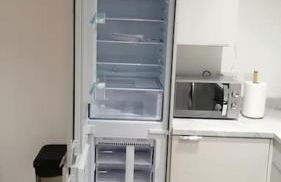 1 Bed Apartment Sleeps 2 - Parking & Wifi - Photo 31