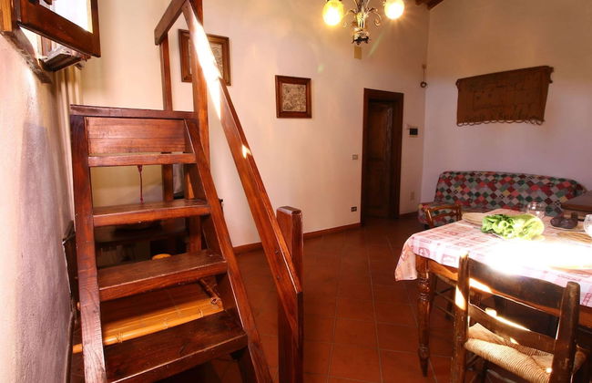 Umbria's Poolside Charm - Photo 10