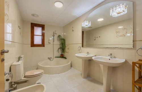 Casa rural VISTABLANCA en una sola planta con bonitas vistas y piscina - Junto a la capital y la Alhambra - Foto 38