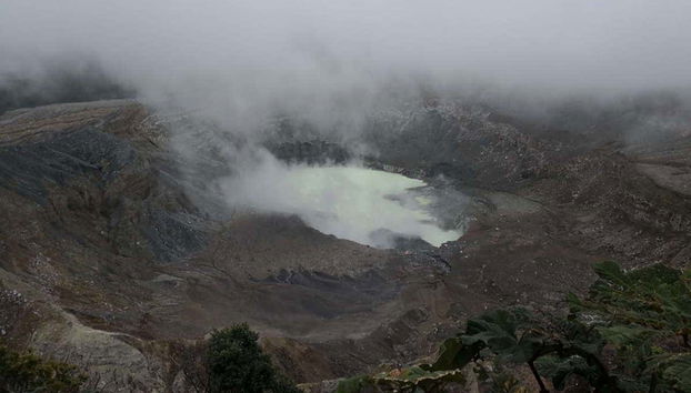 Neblina no vulcão Poás