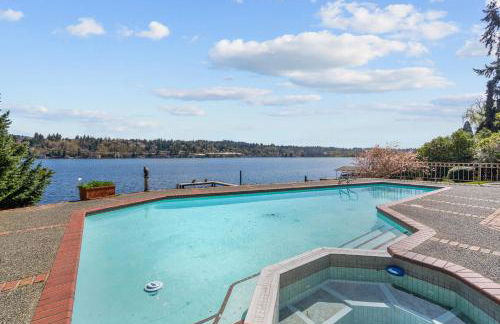 Stunning Waterfront Mansion with Pool and Hottub - Foto 44