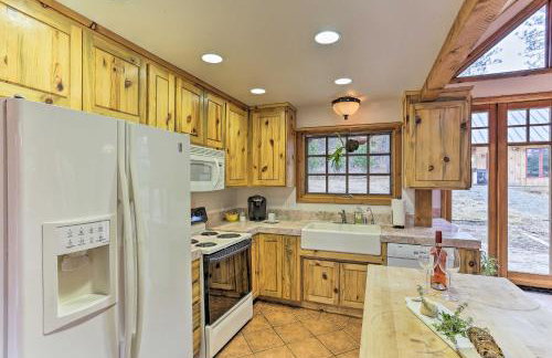 Peaceful Shasta Cascade Getaway on 15-Acre Ranch! - Foto 9