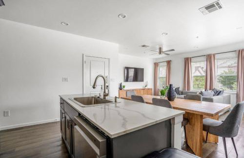 Spacious Apartment with Gated Parking Near Med Ctr - Foto 22