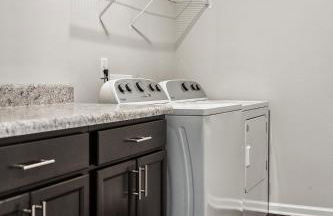 Family-Friendly 4BR Home with BBQ & Free Parking - Foto 43