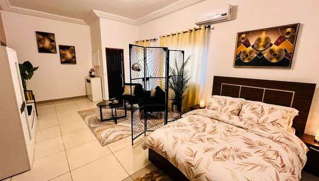 Large Studio at Your Disposal in Abidjan - Foto 3, Habitación