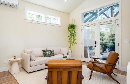 Cozy Laurelhurst Retreat - Photo 30