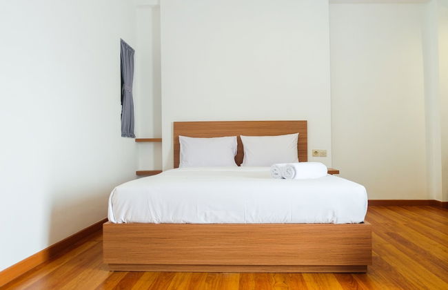 Azalea Suites Cikarang Studio Apartment with Bathtub - Photo 4