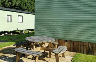 Woofles Luxury Caravan at Knaresborough Lido - Foto 9