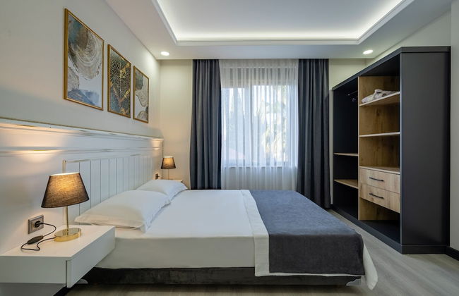 Eluxio Suite Hotel - Photo 13