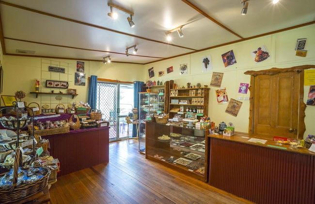 Wisteria Cottage and Cabins - Photo 30