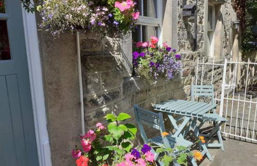 Characterful 2 bed cottage in excellent location - Photo 30