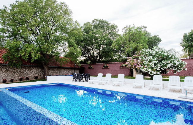 Spacious Holiday Home With Private Pool - Foto 16