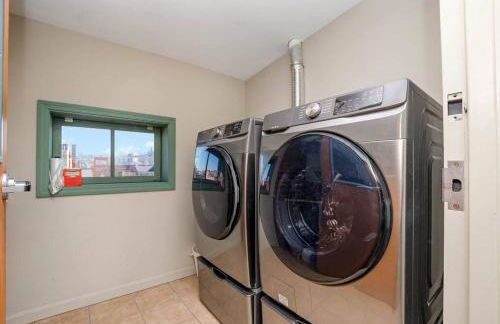 The Penthouse- Heart of OTR w/Rooftop Terrace - Foto 49