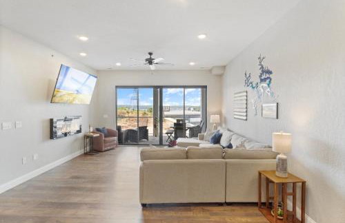 Amazing Top Floor Condo at Topsider Resort Community - Photo 10