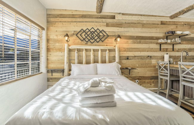 1BD Suitenear Old Colorado City & Hiking!dogs Welcome! - Photo 3