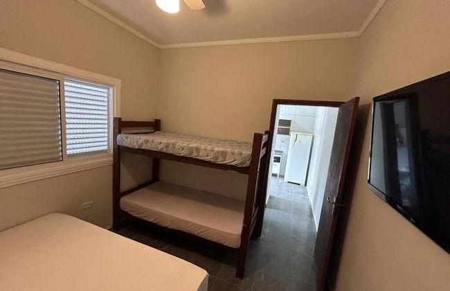 Chale com ar na praia da Enseada - Foto 2