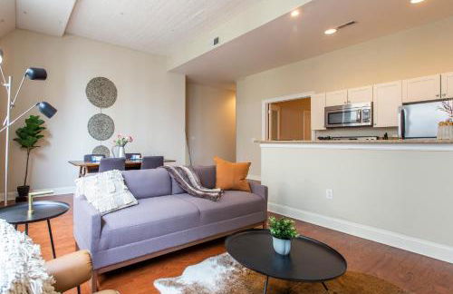 Sleeps 4! 2BR, Gym, Paid Parking, Close to Major Attractions - Foto 31