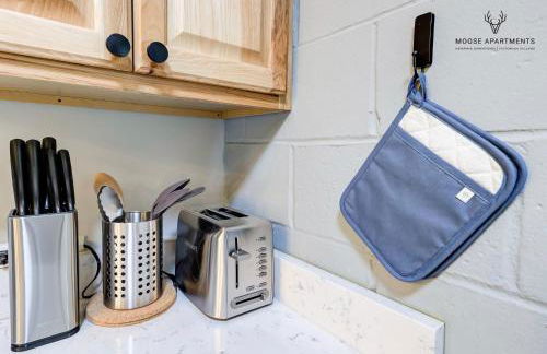 The Moose #9 - Brand New Luxe Modern loft with Free Parking, King Bed & Fast WiFi - Foto 18