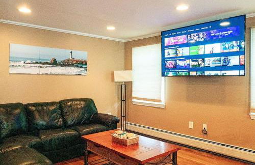 Spacious 4BR Home near Water Park, Pond & Beaches - Foto 10