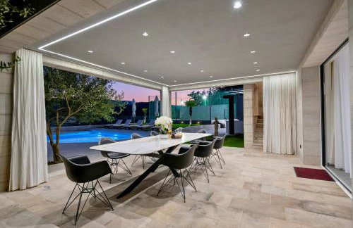 Luxury Lake-View Villa Karmen with Heated Pool, Private Spa & Sunset Terrace - Foto 8