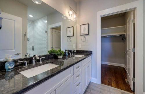 WeHo Nashville Home, Geodis Park, Mini-Golf, Arcade, 10min to Downtown! Sleeps 10! - Foto 31