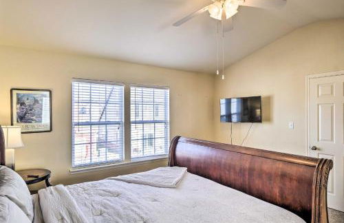 Walk to Lake Family Gem with Pool Access in Afton - Foto 8